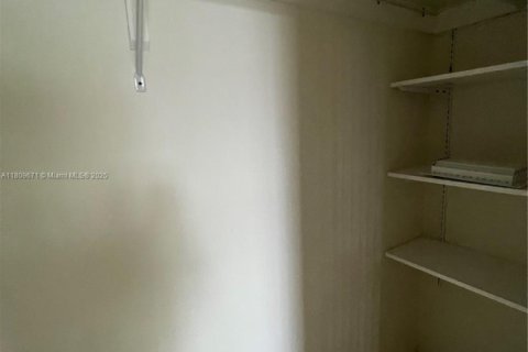 Condominio en venta en Hallandale Beach, Florida, 2 dormitorios, 88.26 m2 № 1752269 - foto 19