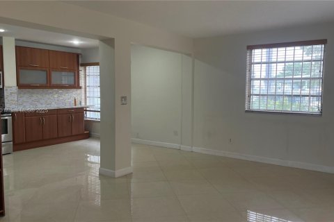 Condominio en venta en Hallandale Beach, Florida, 2 dormitorios, 88.26 m2 № 1752269 - foto 4