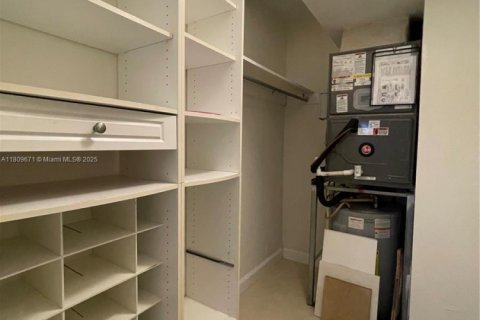 Condominio en venta en Hallandale Beach, Florida, 2 dormitorios, 88.26 m2 № 1752269 - foto 15