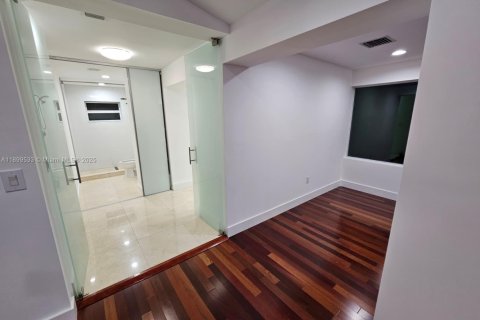 House in Doral, Florida 5 bedrooms, 273.69 sq.m. № 2013405 - photo 27