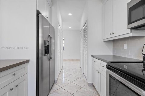 Townhouse in Miami, Florida 3 bedrooms, 211.82 sq.m. № 2032417 - photo 11