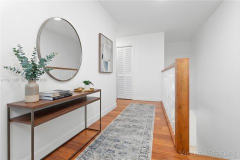 Townhouse in Miami, Florida 3 bedrooms, 211.82 sq.m. № 2032417 - photo 8