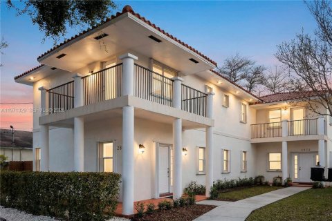 Townhouse in Miami, Florida 3 bedrooms, 211.82 sq.m. № 2032417