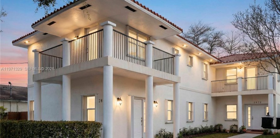 Townhouse in Miami, Florida 3 bedrooms, 211.82 sq.m. № 2032417