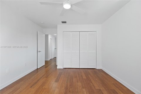 Townhouse in Miami, Florida 3 bedrooms, 211.82 sq.m. № 2032417 - photo 22