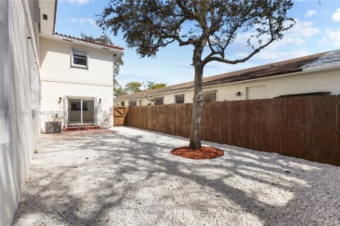 Townhouse in Miami, Florida 3 bedrooms, 211.82 sq.m. № 2032417 - photo 29