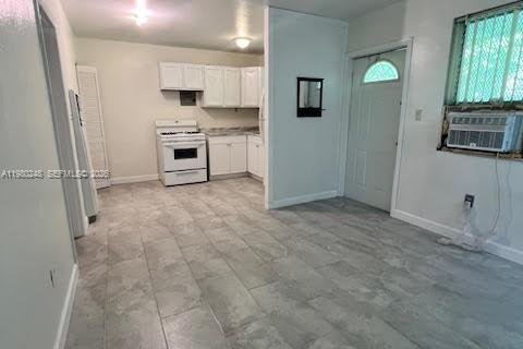 Villa ou maison à louer à North Miami Beach, Floride: 1 chambre, 212 m2 № 2046477 - photo 13