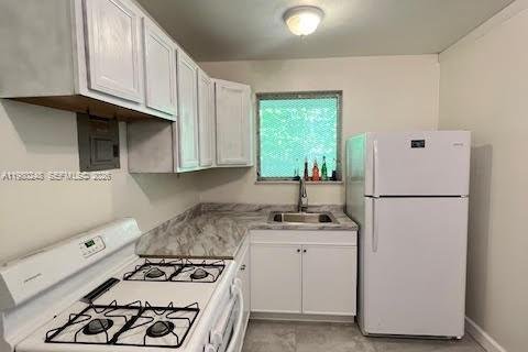 Villa ou maison à louer à North Miami Beach, Floride: 1 chambre, 212 m2 № 2046477 - photo 15