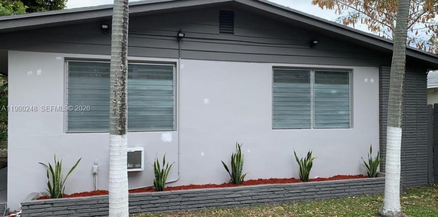 Villa ou maison à North Miami Beach, Floride 1 chambre, 212 m2 № 2046477