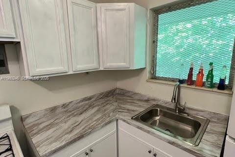 Villa ou maison à louer à North Miami Beach, Floride: 1 chambre, 212 m2 № 2046477 - photo 16