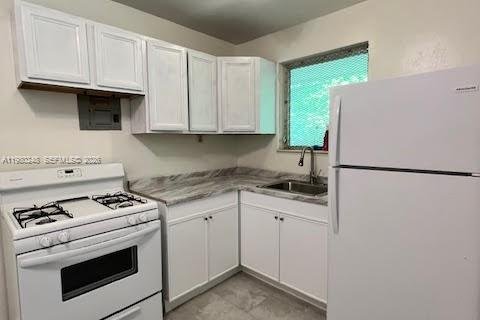 Villa ou maison à louer à North Miami Beach, Floride: 1 chambre, 212 m2 № 2046477 - photo 17