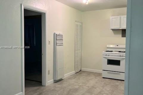 Villa ou maison à louer à North Miami Beach, Floride: 1 chambre, 212 m2 № 2046477 - photo 12