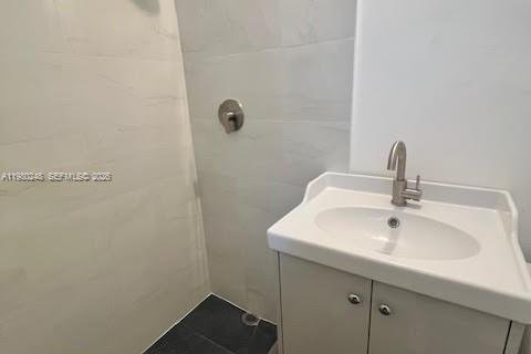 Villa ou maison à louer à North Miami Beach, Floride: 1 chambre, 212 m2 № 2046477 - photo 8