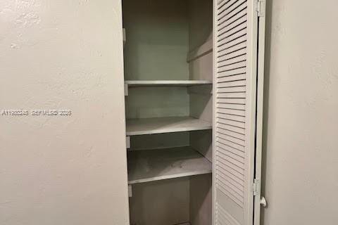 Villa ou maison à louer à North Miami Beach, Floride: 1 chambre, 212 m2 № 2046477 - photo 19