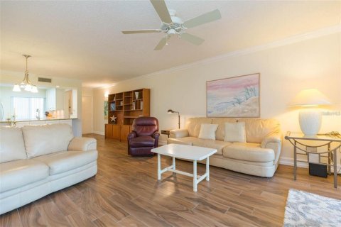Condo in Saint Petersburg, Florida, 2 bedrooms  № 2199236 - photo 6