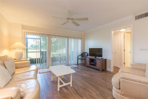 Condo in Saint Petersburg, Florida, 2 bedrooms  № 2199236 - photo 3