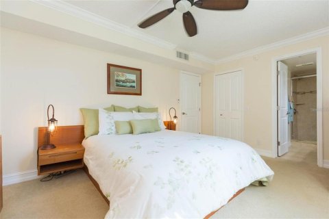 Condo in Saint Petersburg, Florida, 2 bedrooms  № 2199236 - photo 11