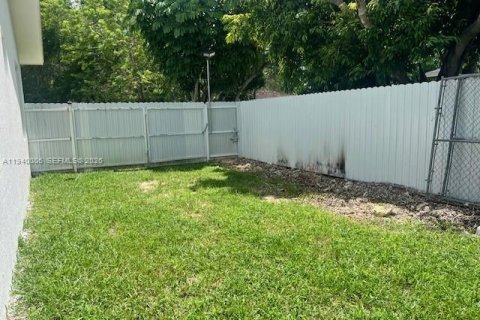 Commercial property in Homestead, Florida 1 bedroom № 1997951 - photo 2