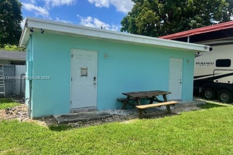 Commercial property in Homestead, Florida 1 bedroom № 1997951 - photo 3