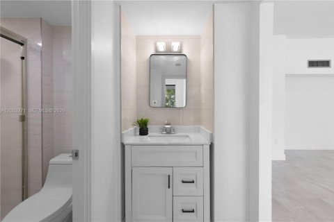 Condo in Aventura, Florida, 2 bedrooms  № 2066773 - photo 19