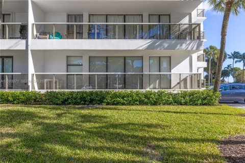 Condo in Aventura, Florida, 2 bedrooms  № 2066773 - photo 23