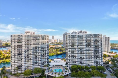 Condo in Aventura, Florida, 2 bedrooms  № 2066773 - photo 29