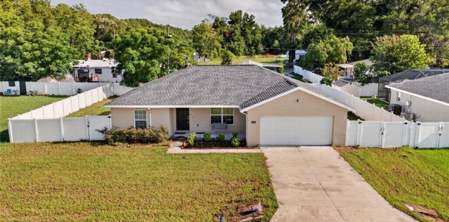 House in Citra, Florida 3 bedrooms, 133.13 sq.m. № 2287274