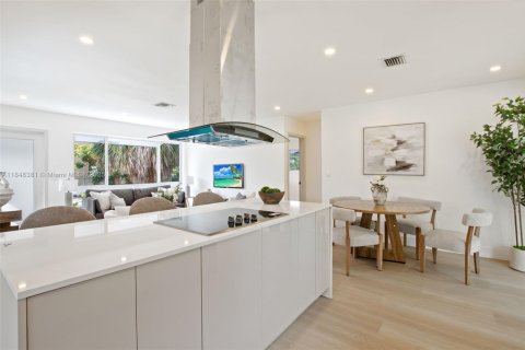 House in Wilton Manors, Florida 3 bedrooms, 116.59 sq.m. № 1848775 - photo 6