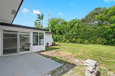 House in Wilton Manors, Florida 3 bedrooms, 116.59 sq.m. № 1848775 - photo 23