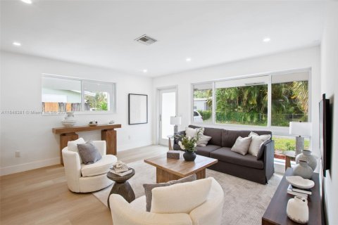 House in Wilton Manors, Florida 3 bedrooms, 116.59 sq.m. № 1848775 - photo 5