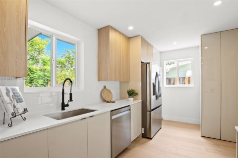 House in Wilton Manors, Florida 3 bedrooms, 116.59 sq.m. № 1848775 - photo 10