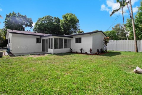 House in Wilton Manors, Florida 3 bedrooms, 116.59 sq.m. № 1848775 - photo 24