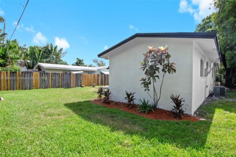 House in Wilton Manors, Florida 3 bedrooms, 116.59 sq.m. № 1848775 - photo 22