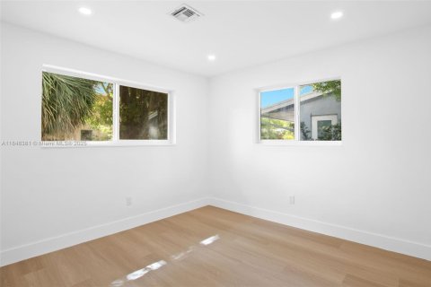 House in Wilton Manors, Florida 3 bedrooms, 116.59 sq.m. № 1848775 - photo 17