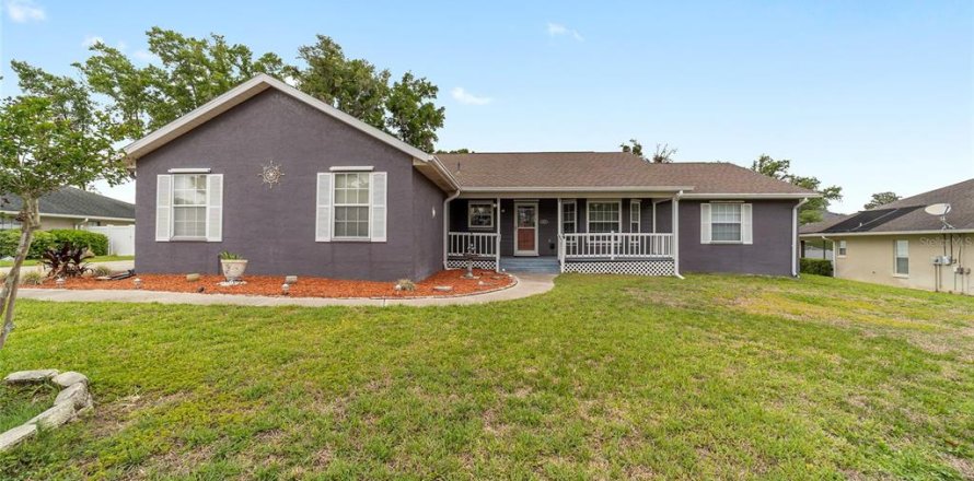 House in Ocala, Florida 4 bedrooms, 231.42 sq.m. № 2113725