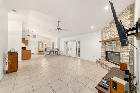 House in Ocala, Florida 4 bedrooms, 231.42 sq.m. № 2113725 - photo 9