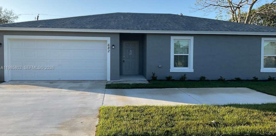 House in Port St. Lucie, Florida 4 bedrooms, 160.72 sq.m. № 2047413