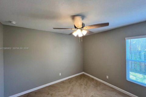 House in Port St. Lucie, Florida 4 bedrooms, 160.72 sq.m. № 2047413 - photo 7