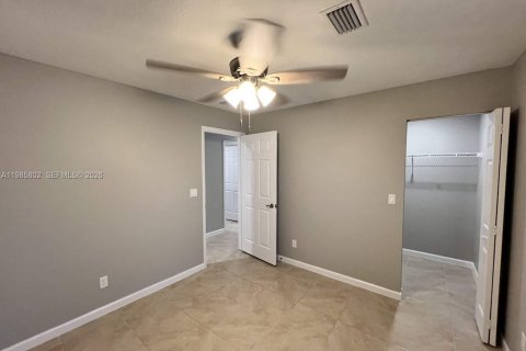 House in Port St. Lucie, Florida 4 bedrooms, 160.72 sq.m. № 2047413 - photo 6