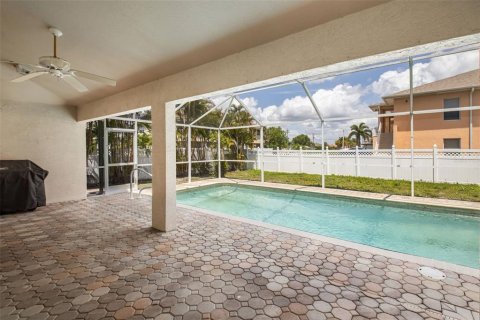Casa en venta en Cape Coral, Florida, 3 dormitorios, 142.05 m2 № 2103137 - foto 29