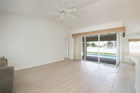 Casa en venta en Cape Coral, Florida, 3 dormitorios, 142.05 m2 № 2103137 - foto 10