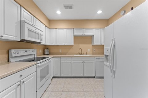 House in Gibsonton, Florida 2 bedrooms, 140.28 sq.m. № 1908266 - photo 12