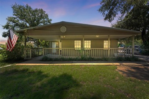 House in Gibsonton, Florida 2 bedrooms, 140.28 sq.m. № 1908266 - photo 1