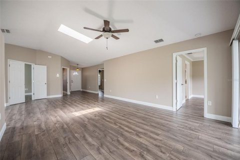 House in Lakeland, Florida 2 bedrooms, 153.85 sq.m. № 1831575 - photo 9