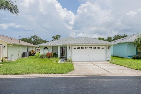 House in Lakeland, Florida 2 bedrooms, 153.85 sq.m. № 1831575 - photo 1