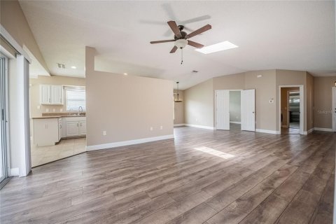 House in Lakeland, Florida 2 bedrooms, 153.85 sq.m. № 1831575 - photo 8