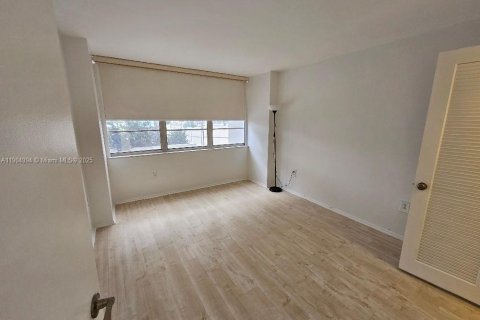 Condo in Aventura, Florida, 2 bedrooms № 1971319 - photo 17