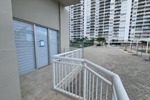 Condo in Aventura, Florida, 2 bedrooms № 1971319 - photo 27