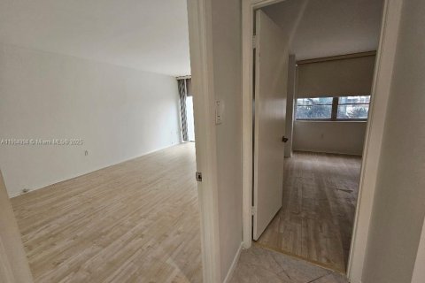 Condo in Aventura, Florida, 2 bedrooms № 1971319 - photo 15