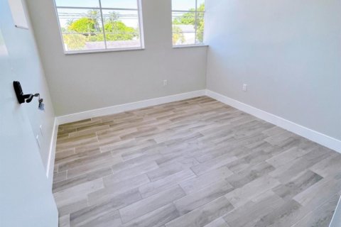 Bureau à louer à West Palm Beach, Floride № 788333 - photo 1